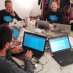 Escriptura col·lectiva de contes Mongetes Màgiques amb les eines de CommonsCloud el novembre de 2019 a La Hormigonera (gràcies a Trama per l'espai!)